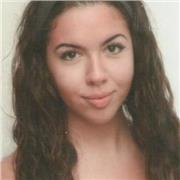 Graduada en Traducción e Interpretación ofrece dar clases de inglés y francés en Elda